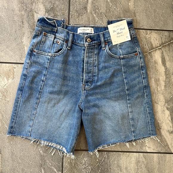 💙 NWT Abercrombie & Fitch The 7" Dad Short High Rise raw hem size 29 / size 8 - Picture 3 of 6